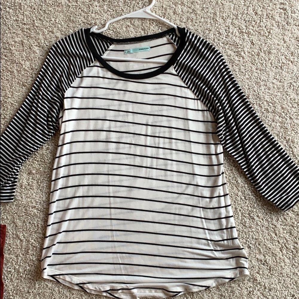 3/4 sleeve black/white shirt